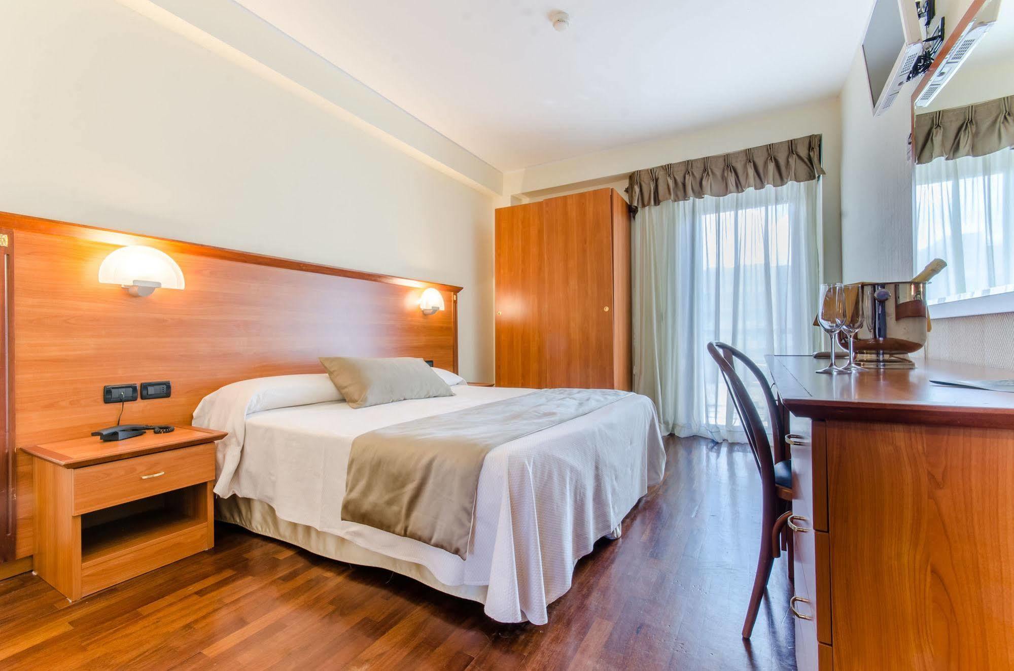 Hotel Federico II LʼAquila Dış mekan fotoğraf